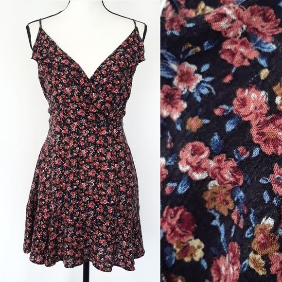 ❤️ AEO Ditsy Floral Print Lace Up Back Dress 2/$15